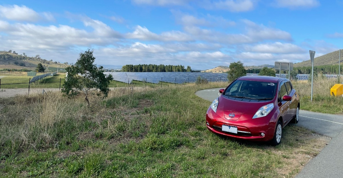 red Nissan leaf car